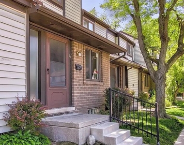 100 Hazelcrest Pl - Photo Thumbnail 3