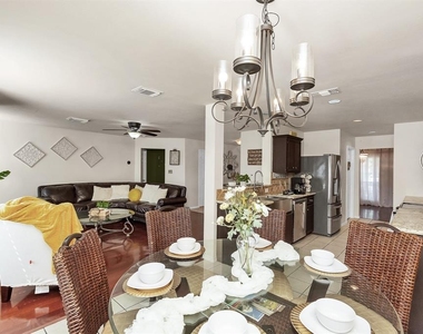 7410 Lake Run Lane - Photo Thumbnail 14