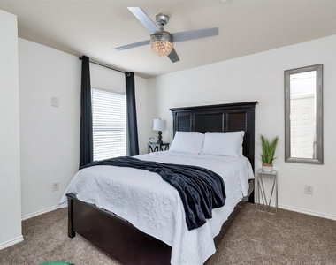 7410 Lake Run Lane - Photo Thumbnail 8