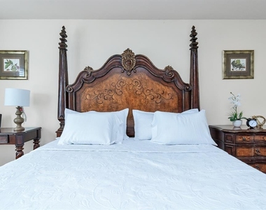 7410 Lake Run Lane - Photo Thumbnail 10