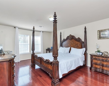 7410 Lake Run Lane - Photo Thumbnail 3