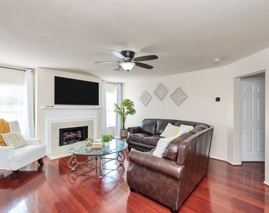 7410 Lake Run Lane - Photo Thumbnail 11