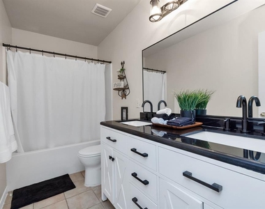 7410 Lake Run Lane - Photo Thumbnail 6