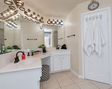 7410 Lake Run Lane - Photo Thumbnail 4