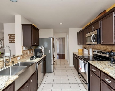 7410 Lake Run Lane - Photo Thumbnail 2