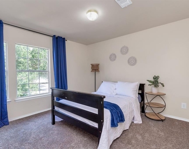 7410 Lake Run Lane - Photo Thumbnail 13