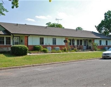 201 Las Bresas Street - Photo Thumbnail 4