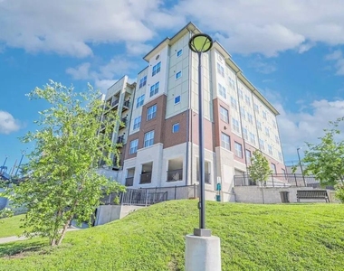 607 Lenore St - Photo Thumbnail 5