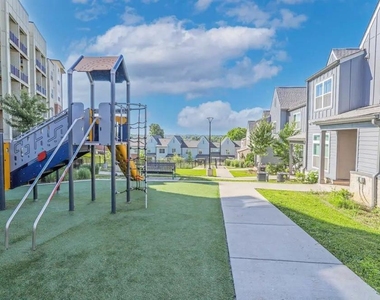 607 Lenore St - Photo Thumbnail 3