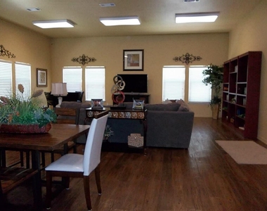 321 Thomas - Photo Thumbnail 2