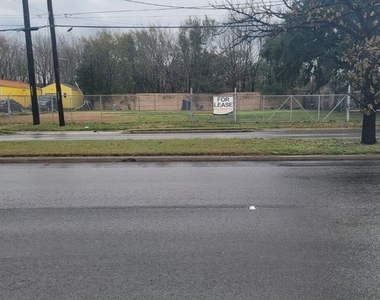 6225 Cullen Boulevard - Photo Thumbnail 5