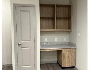 501 W Sam Houston - Photo Thumbnail 8