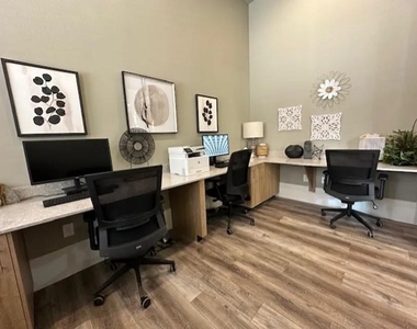 501 W Sam Houston - Photo Thumbnail 2