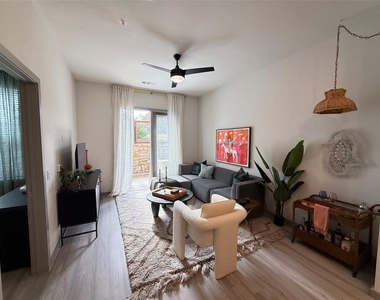 11604 Stonehollow Dr - Photo Thumbnail 3