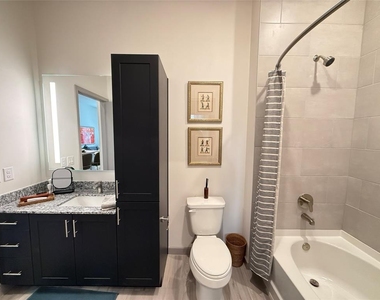 11604 Stonehollow Dr - Photo Thumbnail 5