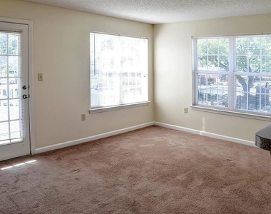 320 S Jackson St - Photo Thumbnail 5