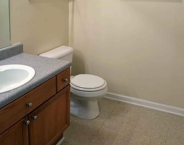 320 S Jackson St - Photo Thumbnail 11