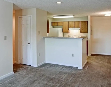 320 S Jackson St - Photo Thumbnail 7
