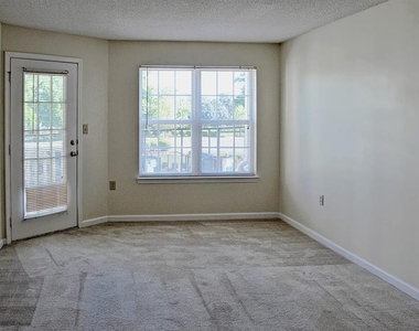 320 S Jackson St - Photo Thumbnail 6