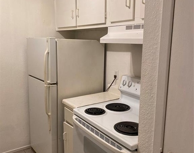 5625 Antoine Drive - Photo Thumbnail 5