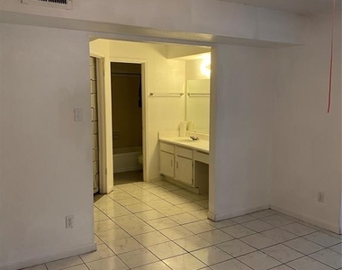 5625 Antoine Drive - Photo Thumbnail 3