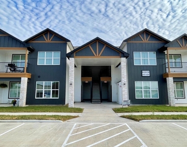 802 W Loop - Photo Thumbnail 1