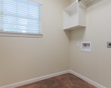 5610 Highline Drive - Photo Thumbnail 17