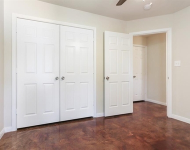 5610 Highline Drive - Photo Thumbnail 7