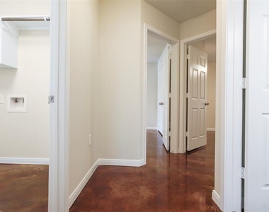5610 Highline Drive - Photo Thumbnail 6
