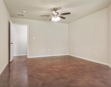 5610 Highline Drive - Photo Thumbnail 12