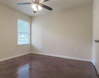 5610 Highline Drive - Photo Thumbnail 11