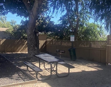 959 Torrano Avenue - Photo Thumbnail 6