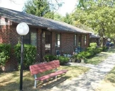 110 N Bauer Ct - Photo Thumbnail 3