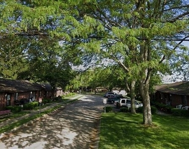 110 N Bauer Ct - Photo Thumbnail 2