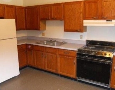 110 N Bauer Ct - Photo Thumbnail 5