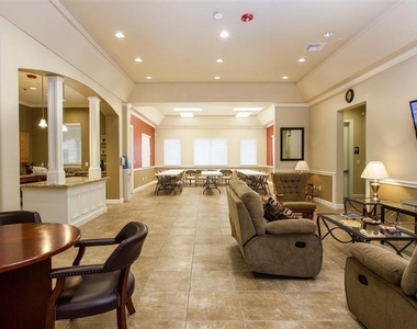 2625 Greenwood Drive - Photo Thumbnail 4