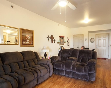 2625 Greenwood Drive - Photo Thumbnail 10