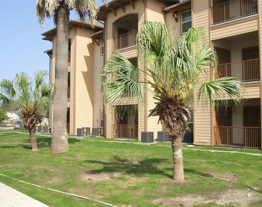2625 Greenwood Drive - Photo Thumbnail 1