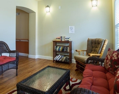2625 Greenwood Drive - Photo Thumbnail 11