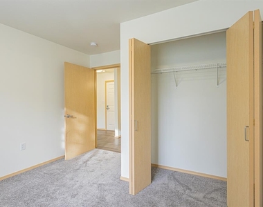 6940 37th Ave S - Photo Thumbnail 27