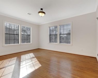 2306 Blodgett Street - Photo Thumbnail 6