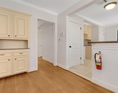 2306 Blodgett Street - Photo Thumbnail 4