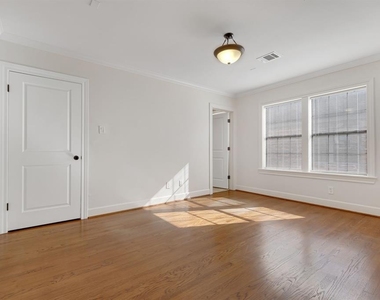 2306 Blodgett Street - Photo Thumbnail 8