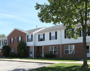 400 Park St - Photo Thumbnail 2