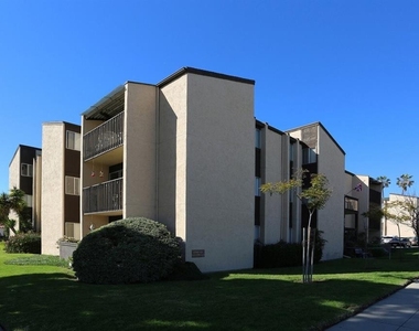 4820 Cass St - Photo Thumbnail 2