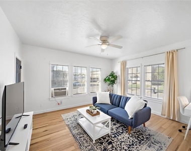 3901 Dallas Street - Photo Thumbnail 7