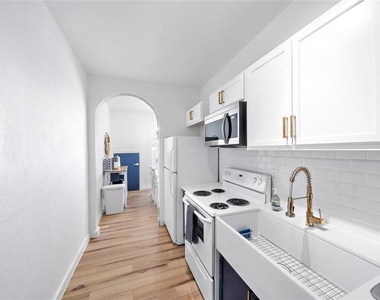 3901 Dallas Street - Photo Thumbnail 5