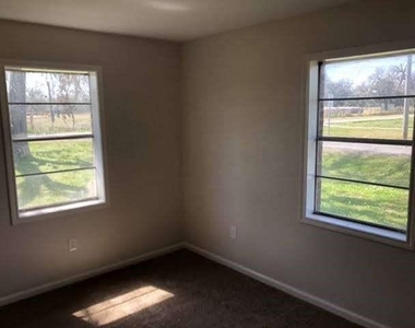 609 W 6th Street - Photo Thumbnail 6