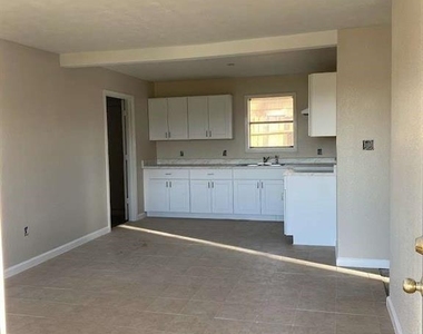 609 W 6th Street - Photo Thumbnail 1