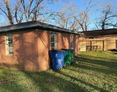 609 W 6th Street - Photo Thumbnail 3